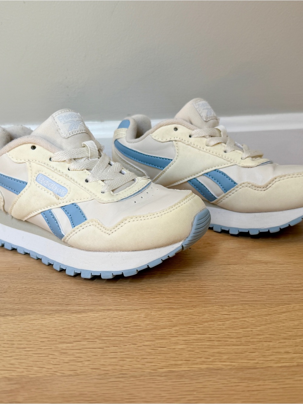 Reebok Kids Classic Cream & Lightu Blue Retro Jogger, size 1